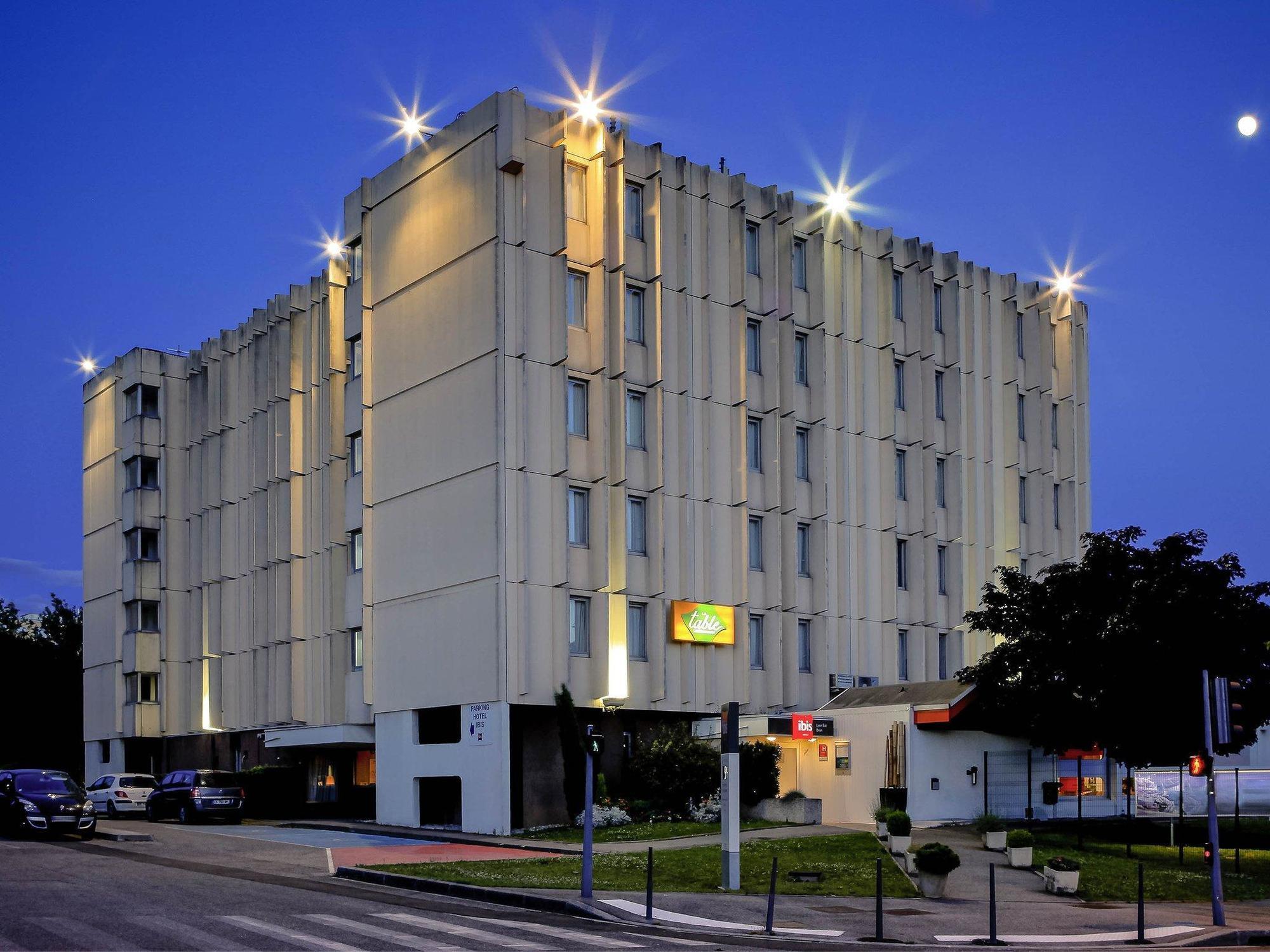 Ibis Lyon Est Bron Hotel Exterior photo